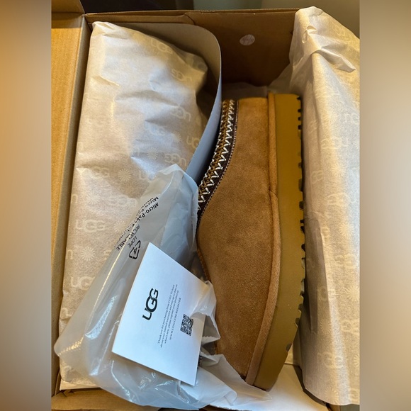 UGG Shoes - UGG Tasman size 9 Woman
